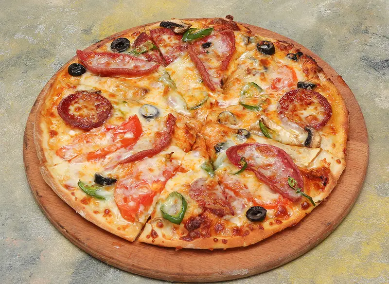 Salamlı Sosisli Pizza (Orta)